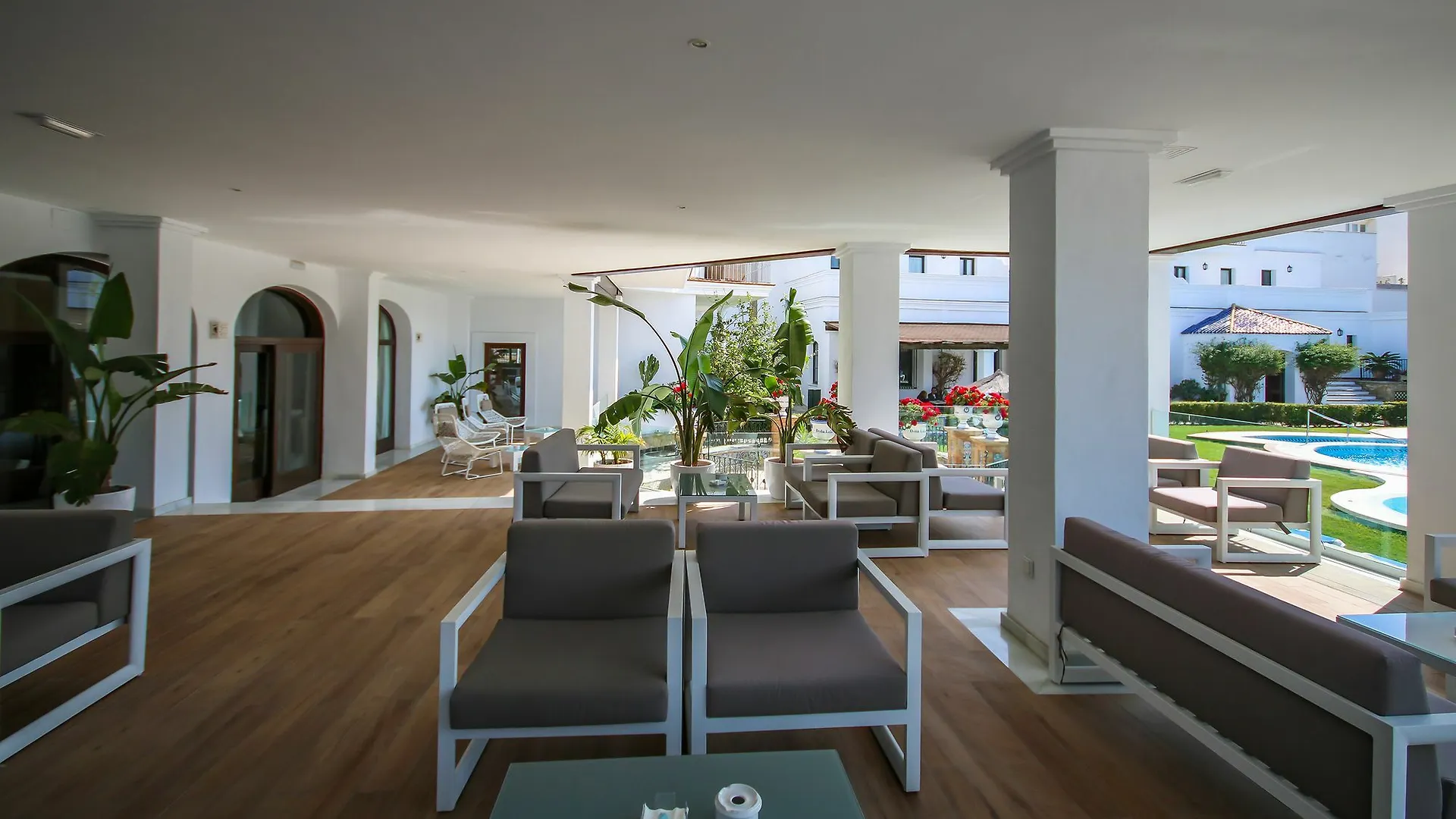Hotel Dona Lola Zahara Zahara de los Atunes 4*,